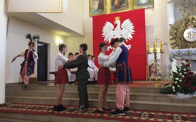 Występ młodzieży w Zakrzowie