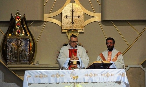 Ks. Robert Kurpios i ks. Marcin Żydzik SDS sprawowali Mszę św. w 2. Światowym Dniu Ubogich w Bielsku-Białej