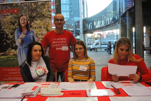 Wolontariusze fundacji DKMS dla Michała Przydacza