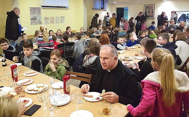 Wspólne śniadania to okazja do integracji.