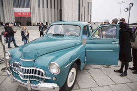 Kopia samochodu papieża trafiła do Muzeum Jana Pawła II i Prymasa Wyszyńskiego.