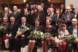 Przyznawanie tych nagród ma zawsze charakter świątecznego, niemal rodzinnego spotkania.