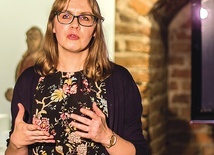 – Wystawa jest trochę „feministyczna”, bo ukochaną postacią ludu była Matka Boża – i to właśnie Ona jest najczęściej przedstawiana – mówi Angelika Rejs.