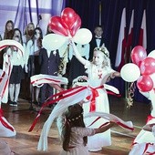 ▲	 Taniec dzieci podczas jubileuszowych obchodów 9 listopada.