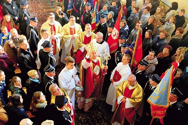 ▲	Poświęcenie zabytkowych, troskliwie odnowionych w ciągu ostatnich dwóch lat organów.