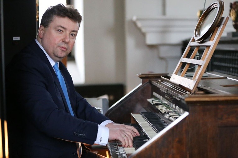 Kto śpiewa, dwa razy się modli