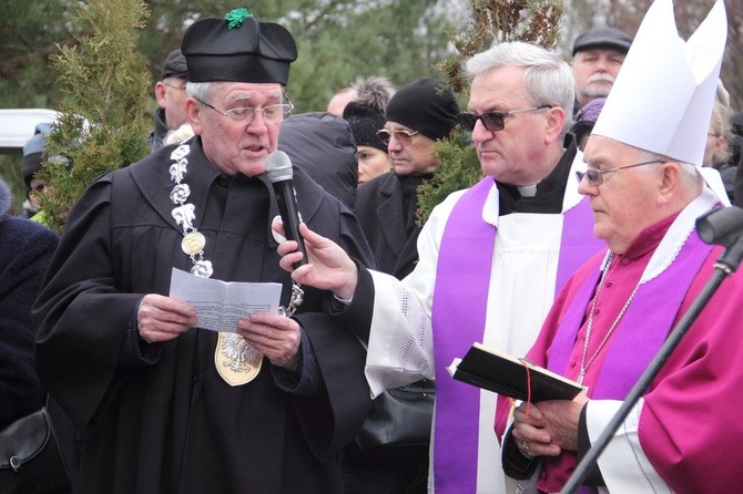 Uroczystości pogrzebowe ks. kan. Leonarda Zycha, cz.2