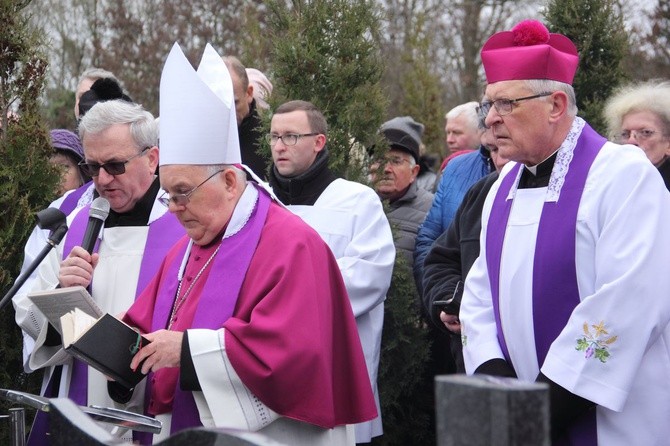 Uroczystości pogrzebowe ks. kan. Leonarda Zycha, cz.2