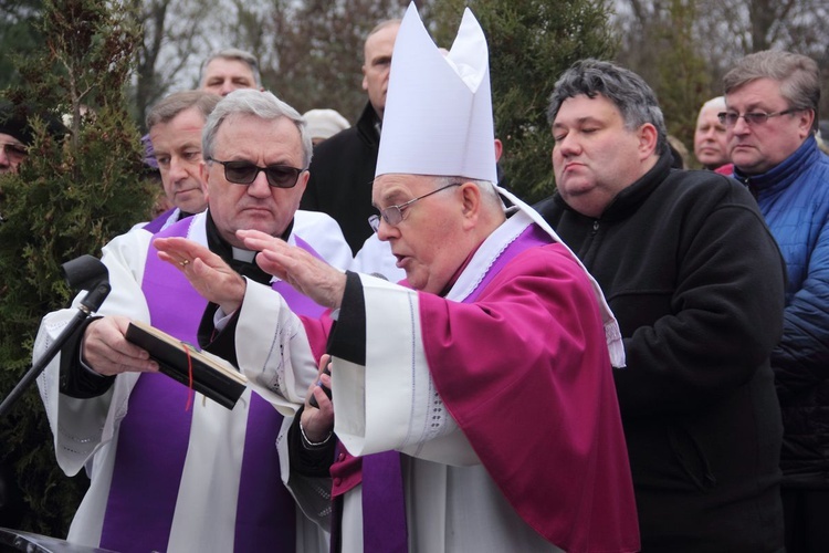 Uroczystości pogrzebowe ks. kan. Leonarda Zycha, cz.2