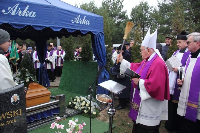 Uroczystości pogrzebowe ks. kan. Leonarda Zycha, cz.2