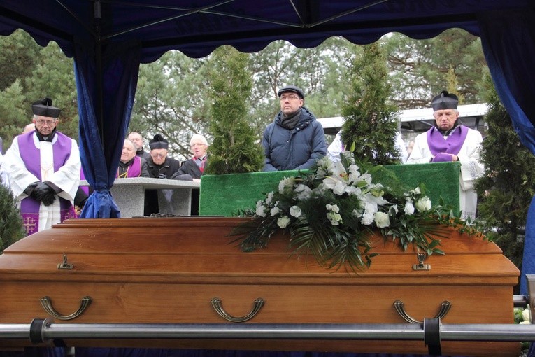 Uroczystości pogrzebowe ks. kan. Leonarda Zycha, cz.2