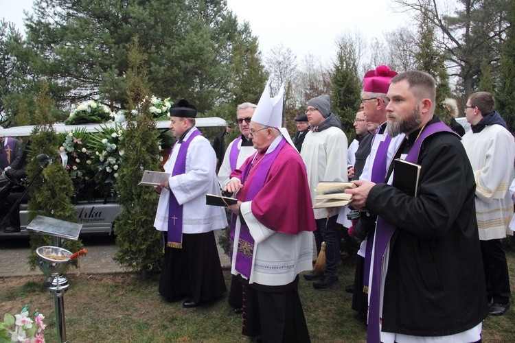 Uroczystości pogrzebowe ks. kan. Leonarda Zycha, cz.2