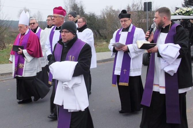 Uroczystości pogrzebowe ks. kan. Leonarda Zycha, cz.2