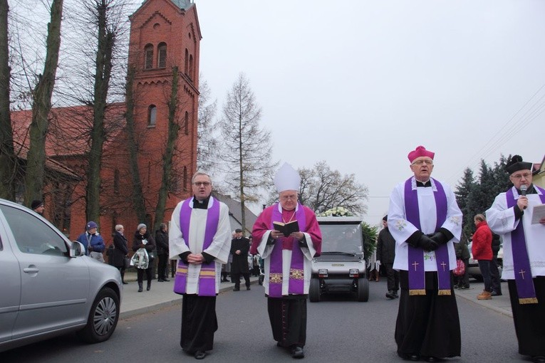 Uroczystości pogrzebowe ks. kan. Leonarda Zycha, cz.2