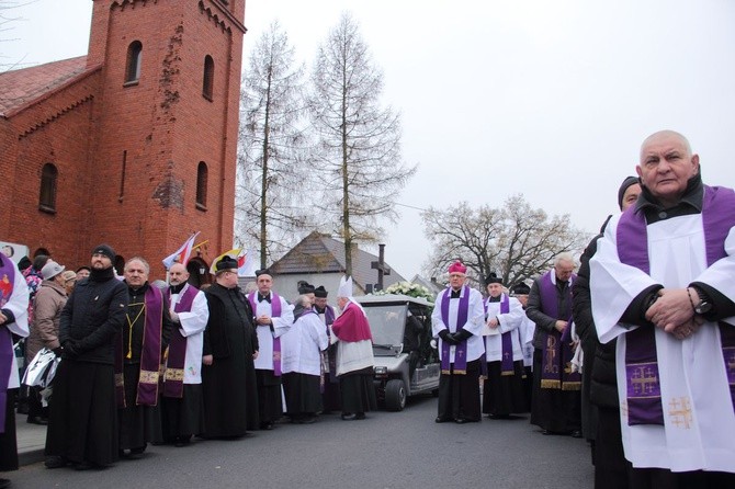 Uroczystości pogrzebowe ks. kan. Leonarda Zycha, cz.2