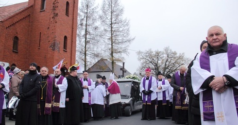 Uroczystości pogrzebowe ks. kan. Leonarda Zycha, cz.2