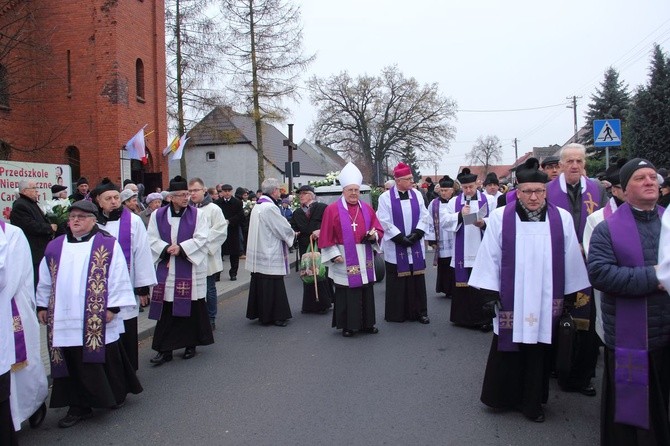 Uroczystości pogrzebowe ks. kan. Leonarda Zycha, cz.2