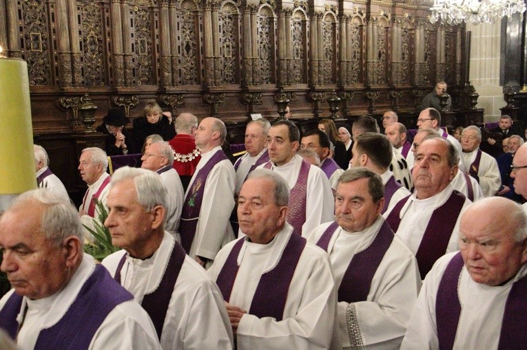 Pogrzeb ks. prof. Jana Macieja Dyducha cz. 2