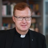 Ks. Zollner proponuje „kościelne więzienia” dla duchownych skazanych za pedofilię