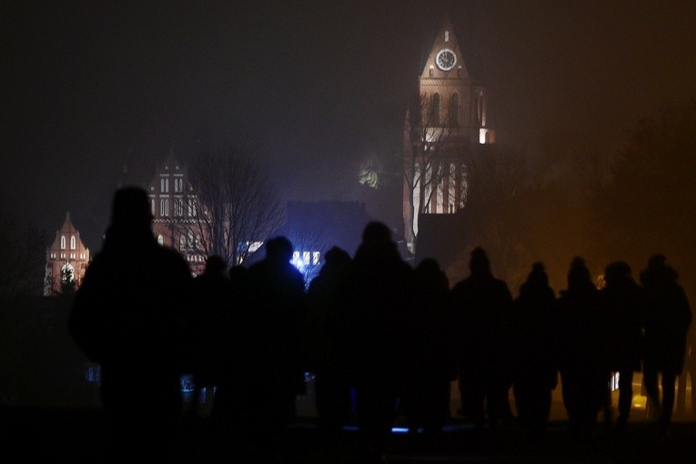 Nocna Droga Krzyżowa w Gietrzwałdzie
