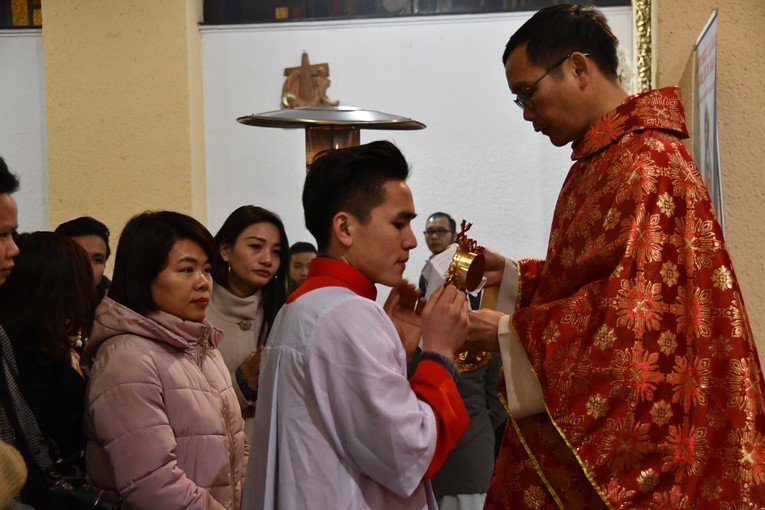 Wprowadzenie relikwii św. Andrzeja Nguyen Kim Thonga