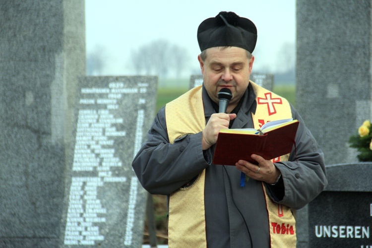 Pomnik ofiar I i II wojny światowej w Łężcach