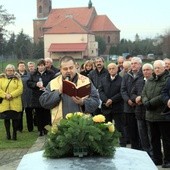 Pomnik ofiar I i II wojny światowej w Łężcach