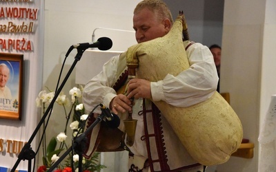 Muzyka do nieba popłynęła