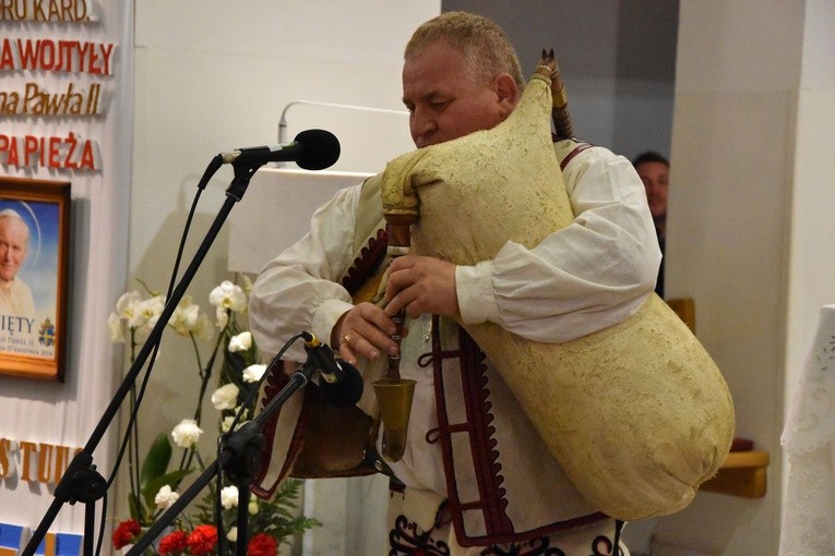 Muzyka do nieba popłynęła