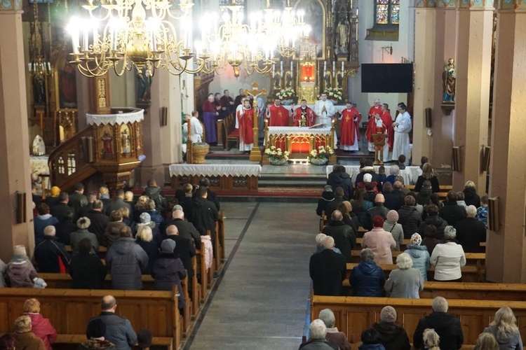 Msz św. odpustowa w parafii św. Katarzyny Aleksandryjskiej w Nowej Rudzie-Słupcu.