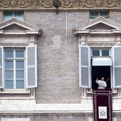 Papież: Ile par butów posiadam?