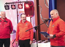 Od prawej: naczelnik Michał Słaboń, obecny prezes Janusz Rutka oraz poprzedni prezes Jan Łuszczewski.