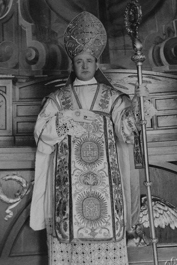 ▲	Biskup Władysław Goral w dniu swojej konsekracji.