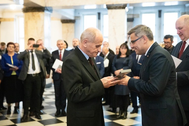 Wręczenie medali 100-lecia Odzyskania Niepodległości