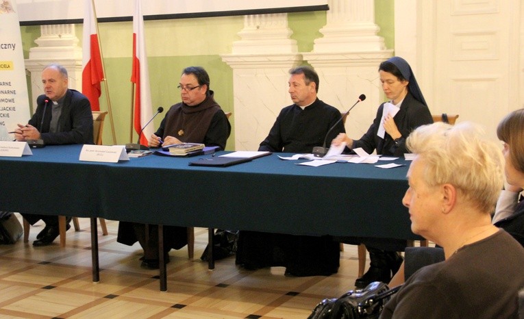  Cuda, uzdrowienia i zagrożenia