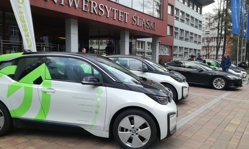 Kampusy i budynki UŚ połączy sieć pojazdów elektrycznych