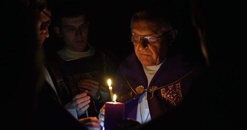 Bp Dajczak: Adwent to zaproszenie do wędrówki w głąb