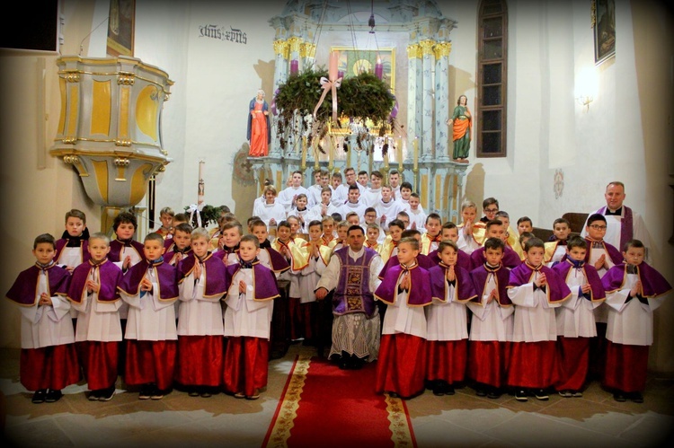 Przyjęcie ministrantów i błogosławieństwo lektorów w Bobowej