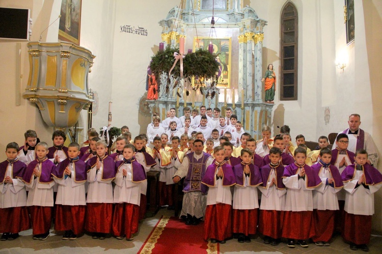 Przyjęcie ministrantów i błogosławieństwo lektorów w Bobowej
