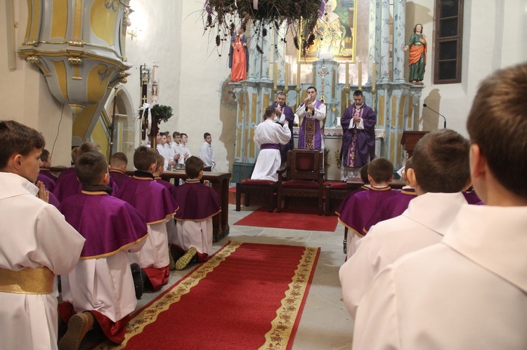 Przyjęcie ministrantów i błogosławieństwo lektorów w Bobowej