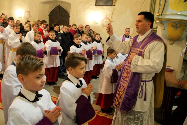 Przyjęcie ministrantów i błogosławieństwo lektorów w Bobowej