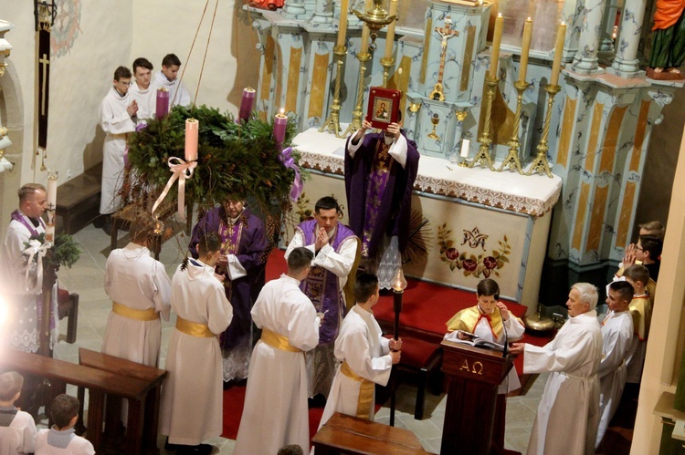 Przyjęcie ministrantów i błogosławieństwo lektorów w Bobowej