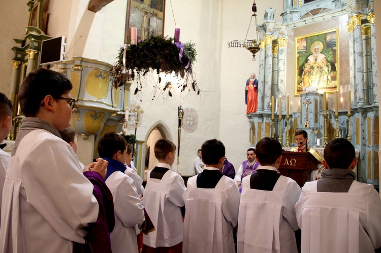 Przyjęcie ministrantów i błogosławieństwo lektorów w Bobowej