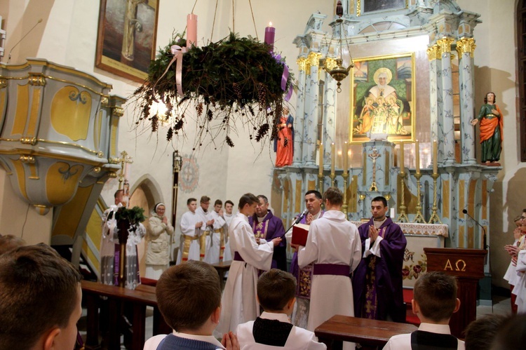 Przyjęcie ministrantów i błogosławieństwo lektorów w Bobowej