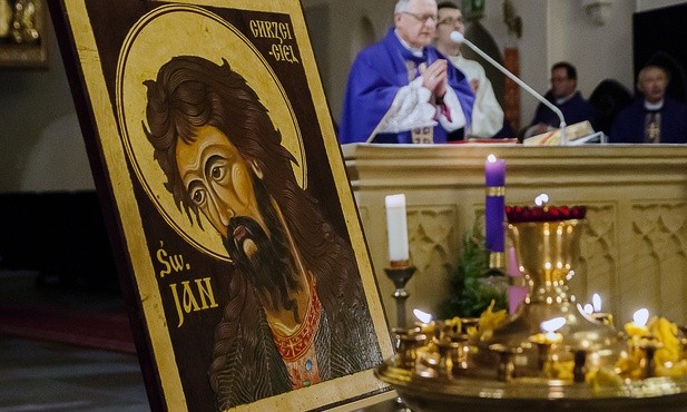 Pielgrzymi przed świtem