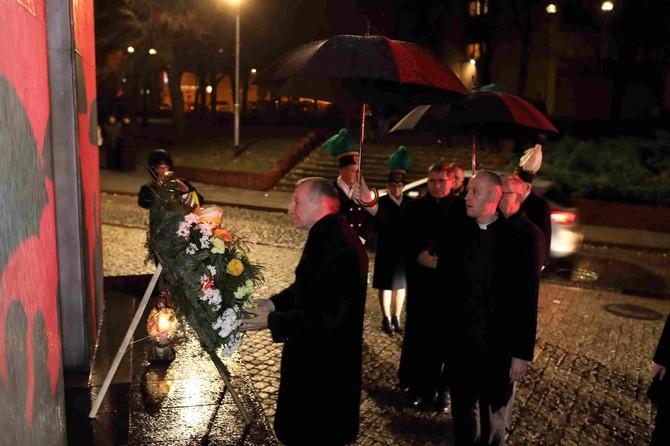 Kardynał Parolin pod kopalnią "Wujek"