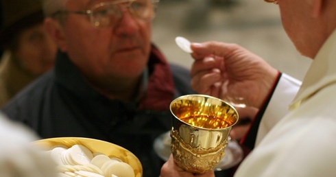 W diecezji warszawsko-praskiej maleje liczba osób uczestniczącej w niedzielnej Eucharystii.