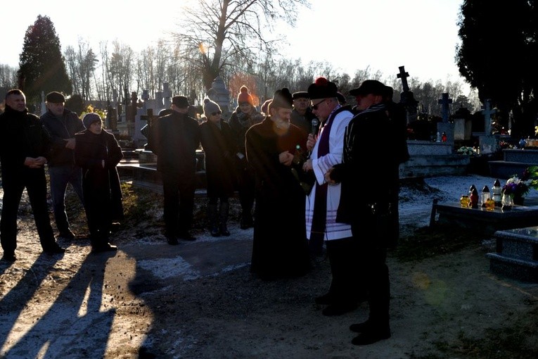 Poświęcenie symblicznego grobu dziecka utraconego w Zakrzówku