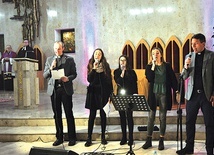 ▲	Modlitwa, śpiew i spotkanie z chrześcijanami różnych wyznań przyciągają młodych na EMM.