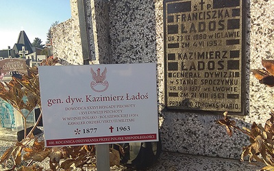 Najwyższy rangą żołnierz spoczywający na nowotarskim cmentarzu to gen. Kazimierz Ładoś.